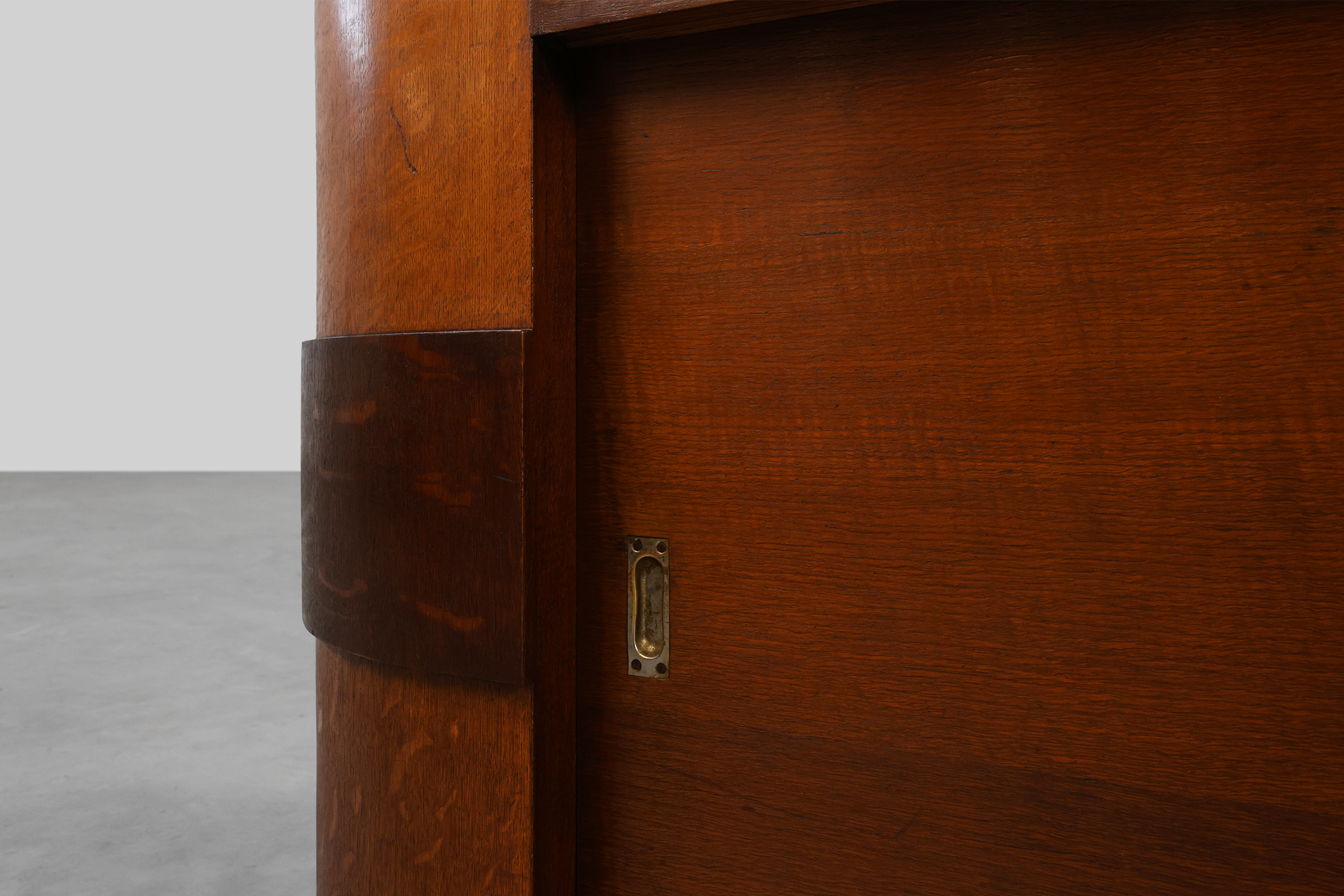 Ensemble of 2 Art Deco Counters and 1 cabinet attr. to De Coene, Belgium 1920sthumbnail